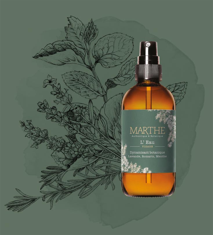 flacon cosmétique avec fond vert et plantes